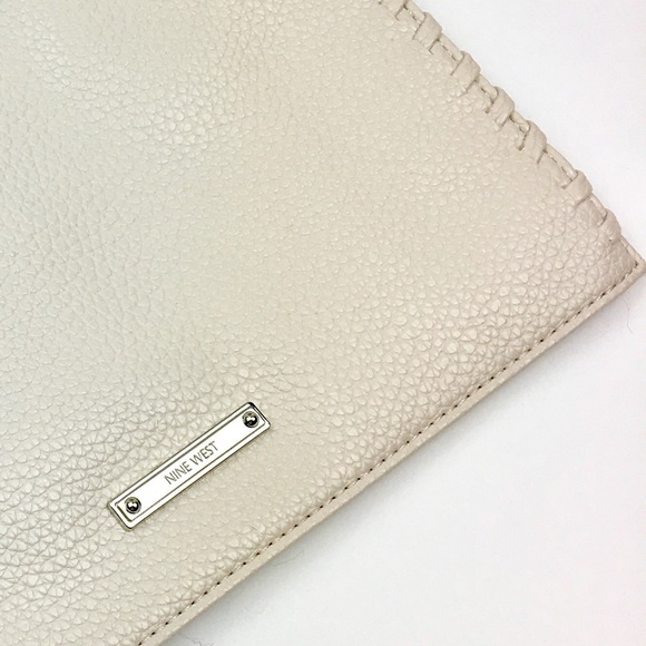 NINE WEST TASSEL FAUX Leatherette hand bag. - Picture 1 of 8